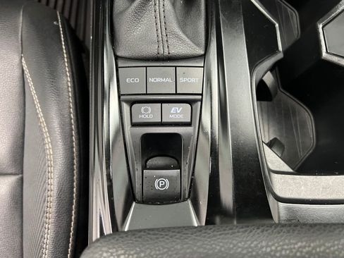 Used 2025 Toyota Camry SE image 35