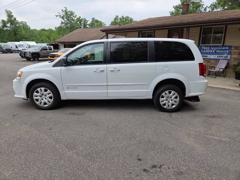 Used 2017 Dodge Grand Caravan SE w/ Power Window Group FWD image 3