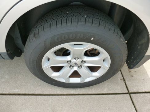 Used 2014 Ford Edge SE AWD/4WD image 16