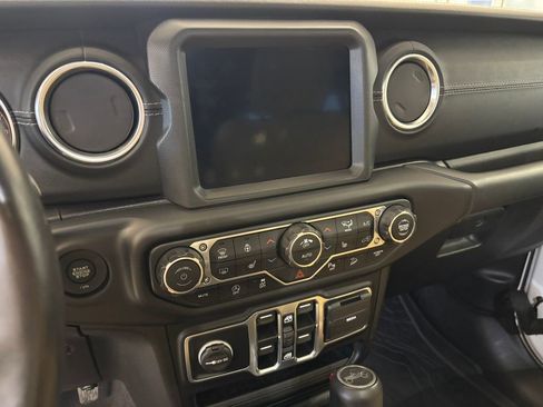Used 2019 Jeep Wrangler Unlimited Sahara image 20