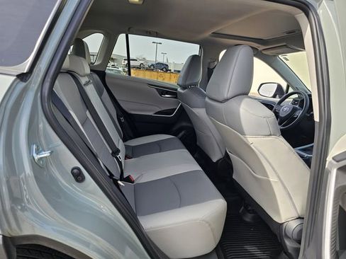 Used 2023 Toyota RAV4 XLE Premium image 27