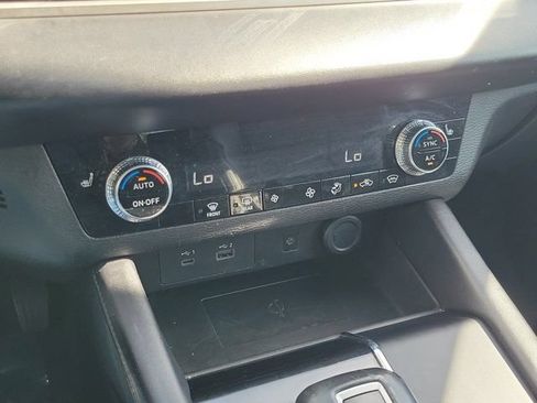 Used 2024 Mitsubishi Outlander SE AWD/4WD image 26