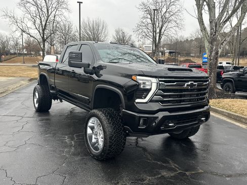 Used 2024 Chevrolet Silverado 2500 High Country w/ Midnight Edition image 3