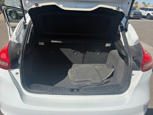 Used 2016 Ford Focus SE w/ SE Power Seat Package image 27