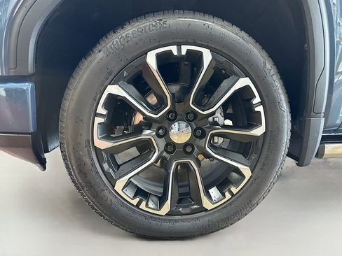 Used 2025 GMC Sierra 1500 Denali w/ Denali Reserve Package AWD/4WD image 33