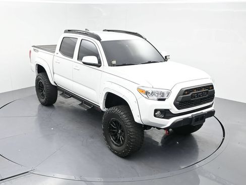 Used 2022 Toyota Tacoma SR AWD/4WD image 19