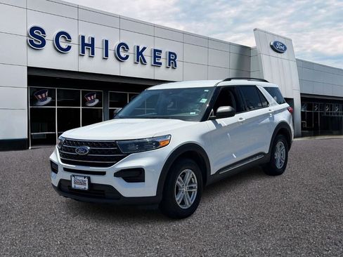 Used 2023 Ford Explorer XLT AWD/4WD image 4