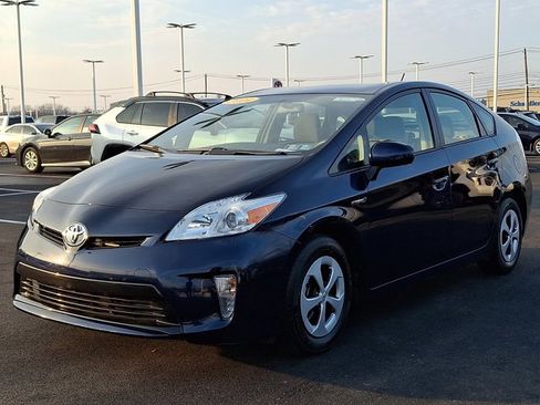 Used 2014 Toyota Prius Three image 3