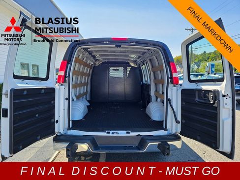 Used 2023 GMC Savana 2500 w/ Driver Convenience Package image 8