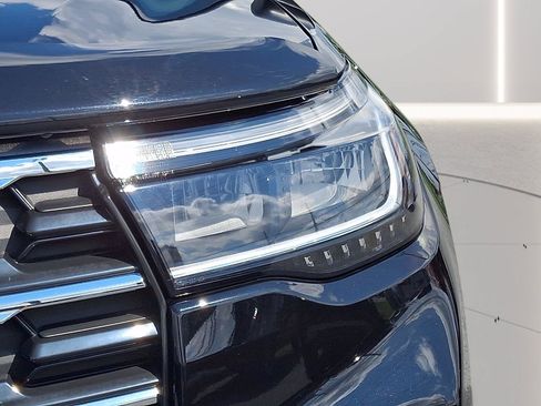 Used 2025 Ford Explorer Active w/ Active Comfort Package AWD/4WD image 28