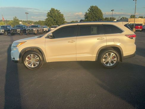 Used 2015 Toyota Highlander XLE AWD/4WD image 10
