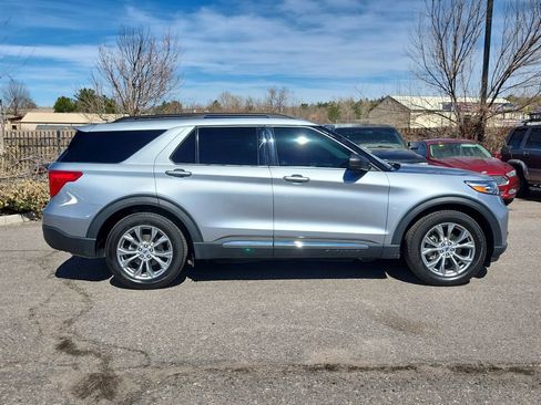 Used 2022 Ford Explorer XLT w/ Equipment Group 202A image 3