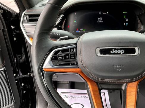 Used 2022 Jeep Grand Cherokee Summit AWD/4WD image 11