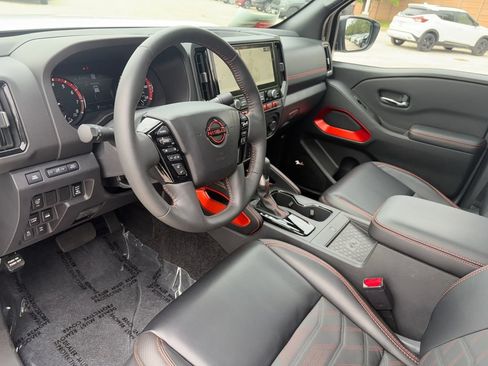 Certified 2025 Nissan Frontier PRO-4X w/ Pro Premium Package AWD/4WD image 8