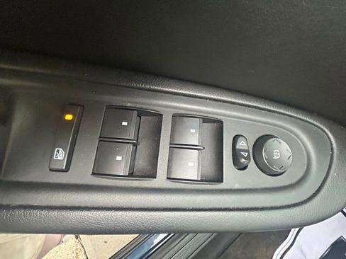 Used 2017 Chevrolet Traverse LT image 23