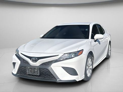 Used 2019 Toyota Camry SE FWD image 9