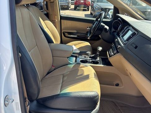 Used 2019 Kia Sedona SX FWD image 17