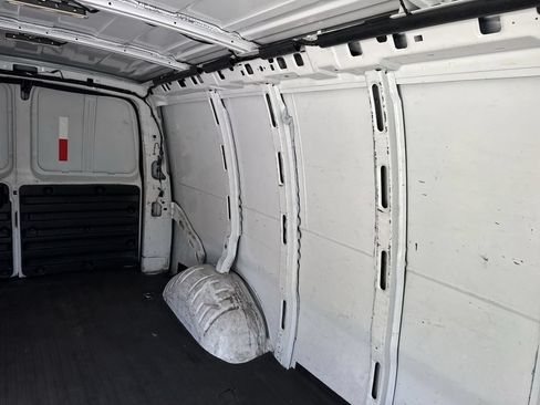 Used 2021 Chevrolet Express 2500 RWD image 19