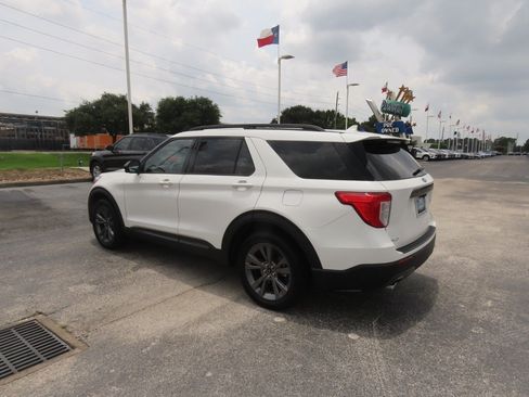 Used 2023 Ford Explorer XLT w/ Equipment Group 202A RWD image 17