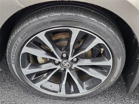 Used 2018 Toyota Corolla SE w/ SE Premium Package image 15