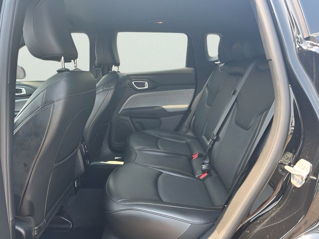 Used 2023 Jeep Compass Latitude AWD/4WD image 30