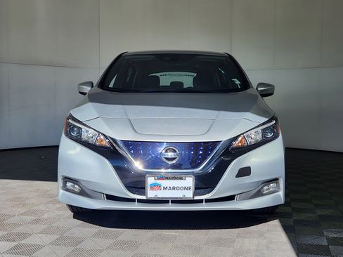 Used 2022 Nissan Leaf SV image 2