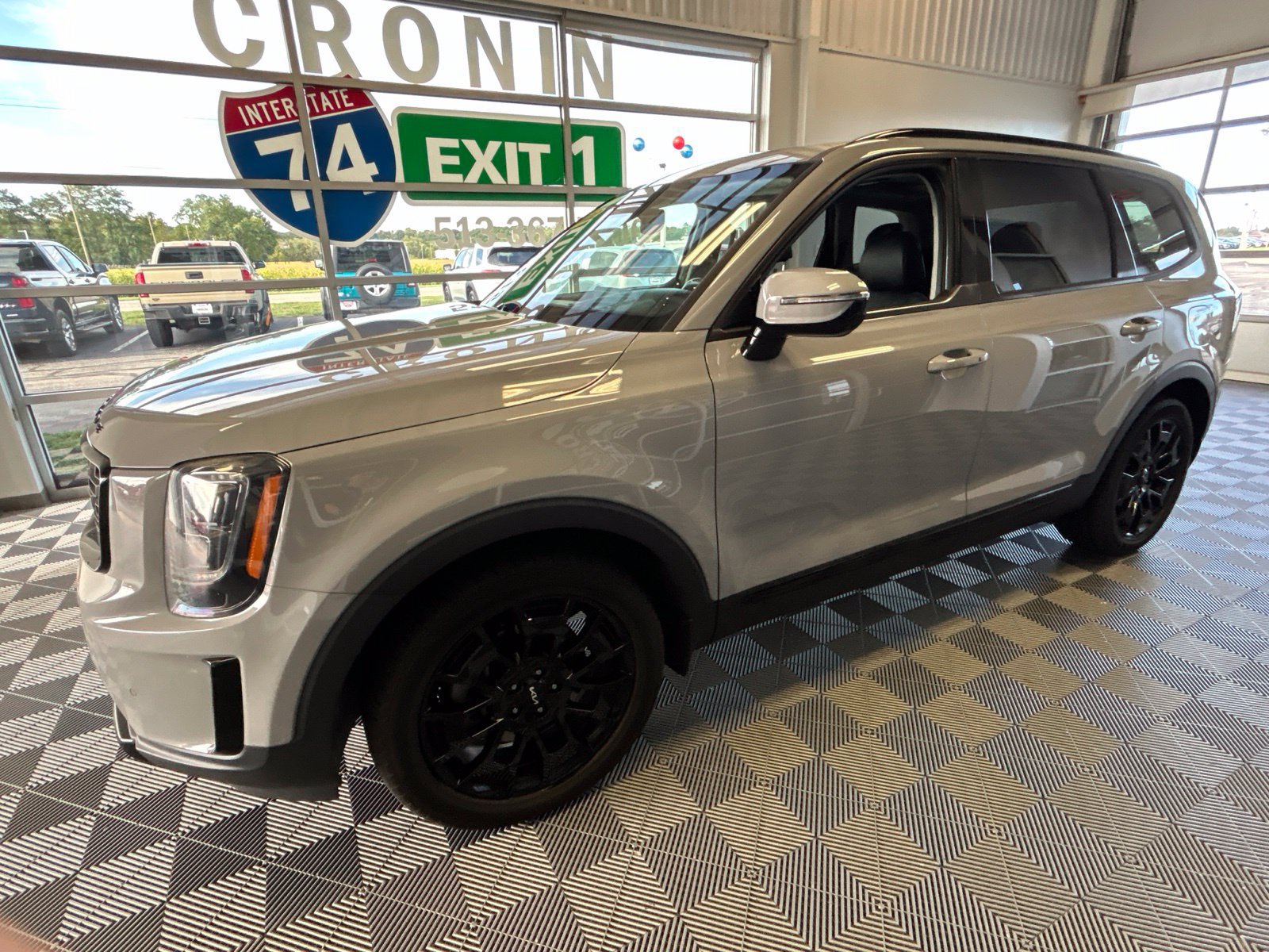 Used 2022 Kia Telluride SX w/ SX Prestige Package AWD/4WD image 3