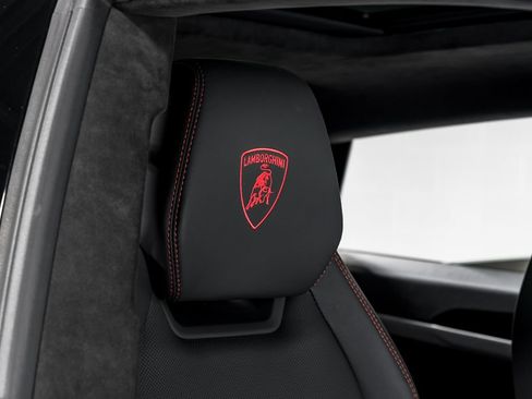 Used 2022 Lamborghini Urus image 40