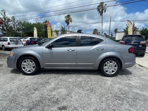 Used 2013 Dodge Avenger SE image 3