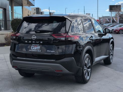 Used 2023 Nissan Rogue SV w/ SV Premium B Package image 3