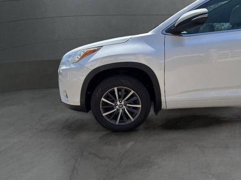 Used 2017 Toyota Highlander XLE AWD/4WD image 34