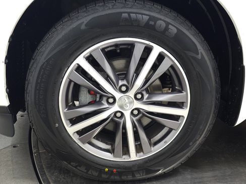 Used 2019 INFINITI QX60 Luxe w/ Essential Package image 3