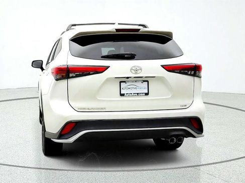 Used 2021 Toyota Highlander XSE FWD image 6