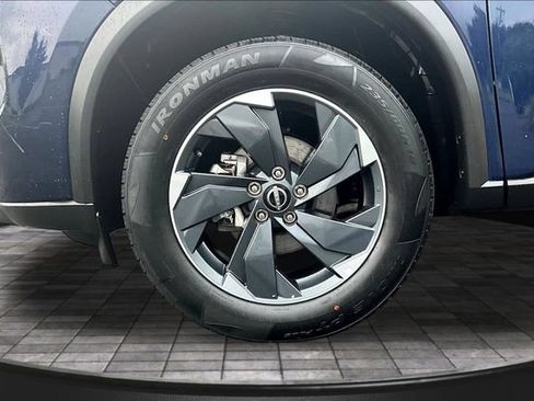 Used 2025 Nissan Rogue SV AWD/4WD image 33
