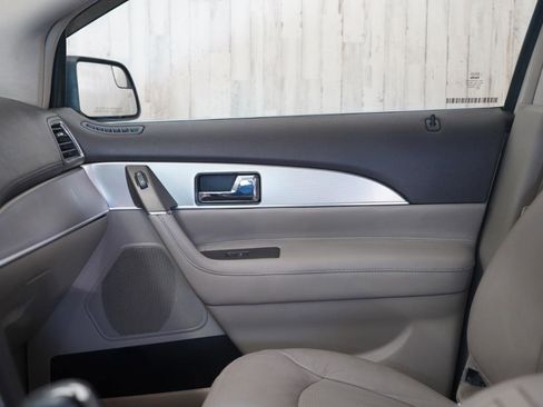Used 2013 Lincoln MKX FWD image 31