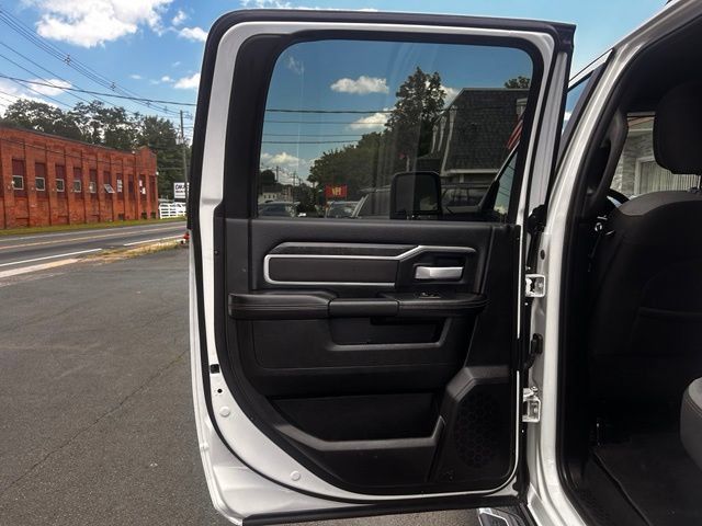 Used 2024 RAM 3500 Big Horn AWD/4WD image 17
