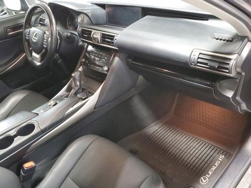 Used 2018 Lexus IS 300 AWD image 23