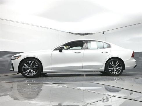 Used 2024 Volvo S60 B5 Core image 34