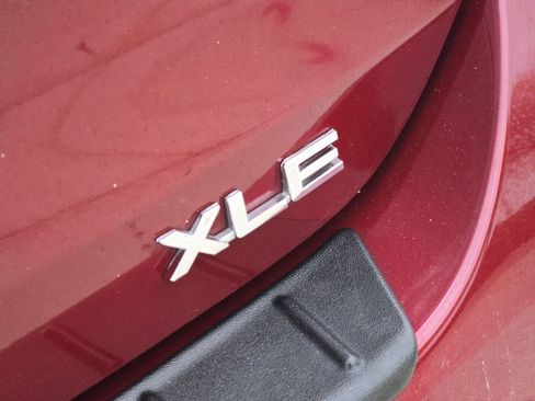 Used 2025 Toyota Highlander XLE image 12