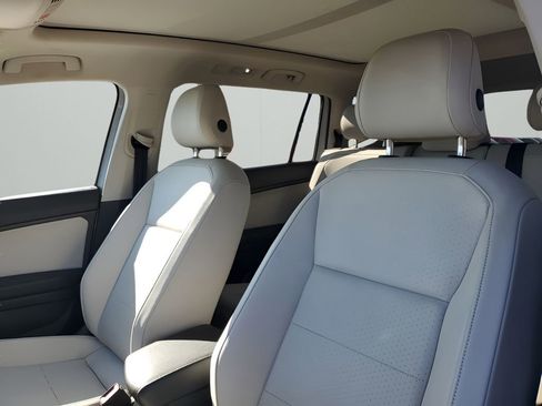 Used 2018 Volkswagen Tiguan SE w/ Panoramic Sunroof Package image 30