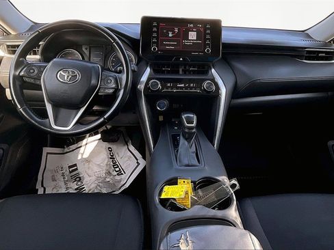 Used 2022 Toyota Venza LE image 8