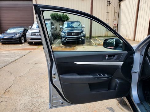 Used 2013 Subaru Outback 2.5i Premium w/ All-Weather Pkg AWD/4WD image 21