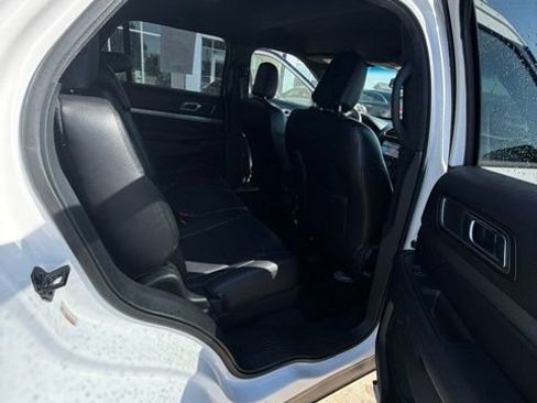 Used 2019 Ford Explorer XLT w/ Equipment Group 201A FWD image 12