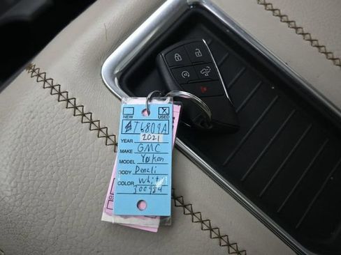 Used 2021 GMC Yukon Denali w/ Denali Premium Package image 17