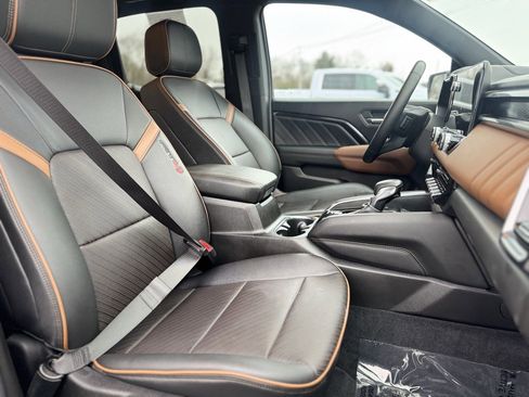 Used 2023 GMC Canyon AT4 w/ AT4 Premium Package image 11