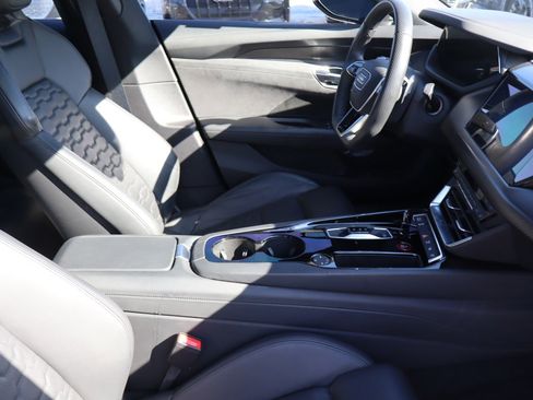 Used 2022 Audi e-tron GT Prestige w/ Prestige Package image 13