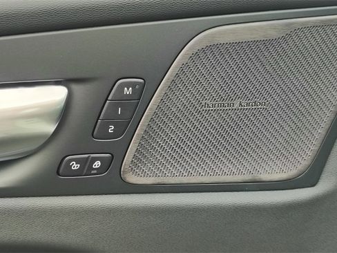 New 2026 Volvo XC60 B5 Ultra w/ Climate Package image 9