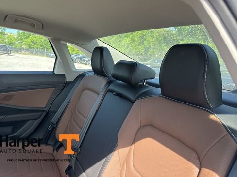 Used 2025 Volkswagen Jetta SEL image 9