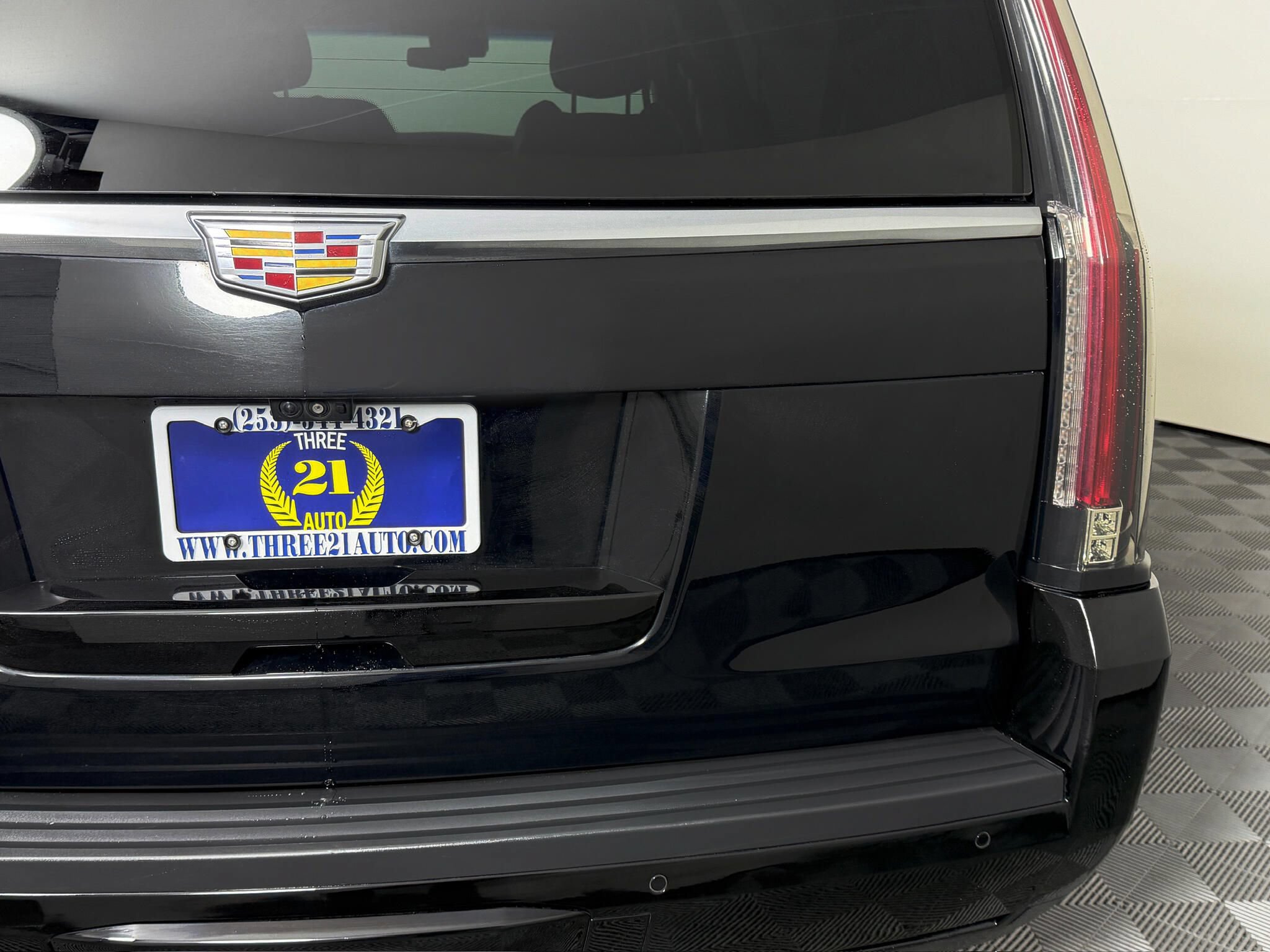 Used 2019 Cadillac Escalade Premium Luxury AWD/4WD image 19