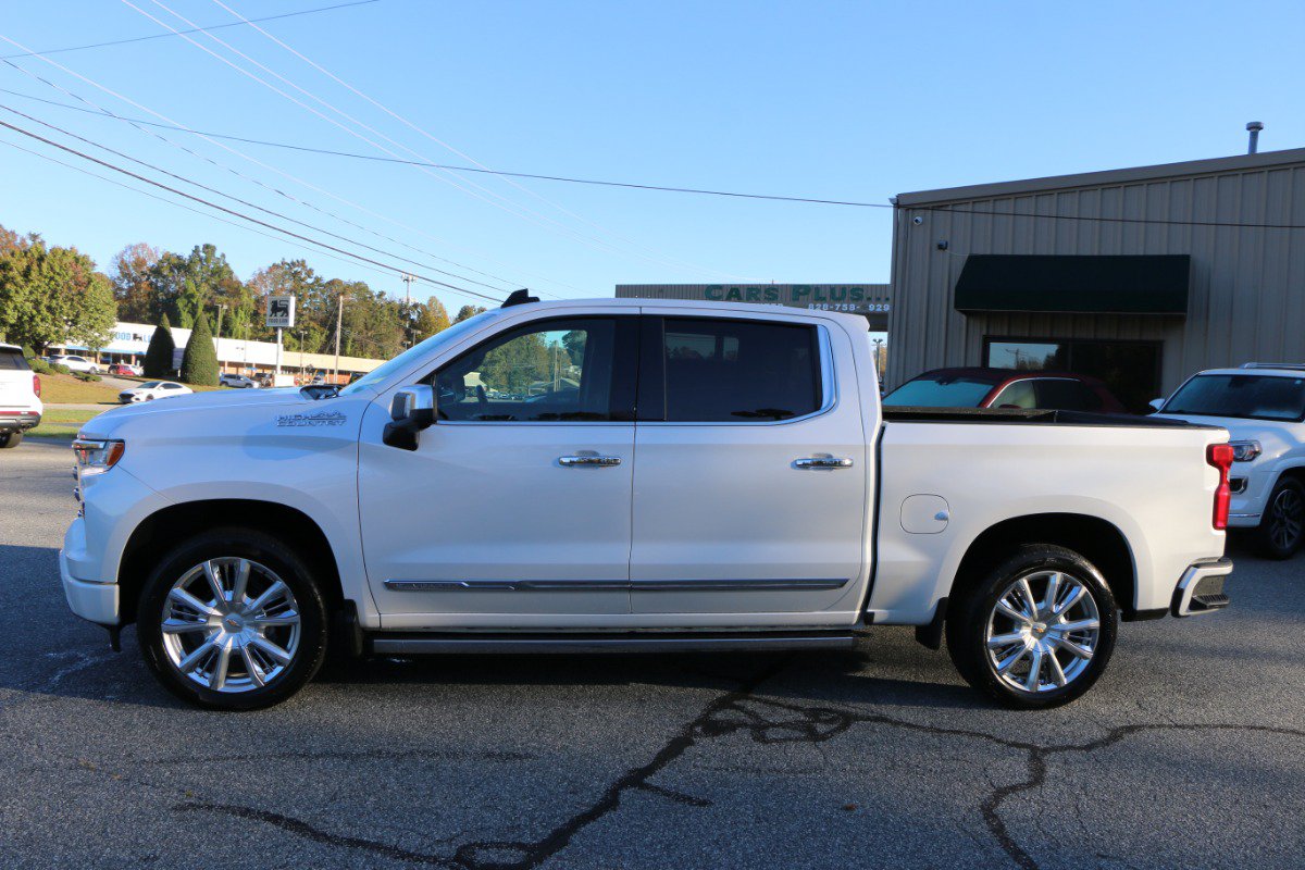 Used 2023 Chevrolet Silverado 1500 High Country w/ High Country Premium Package AWD/4WD image 2